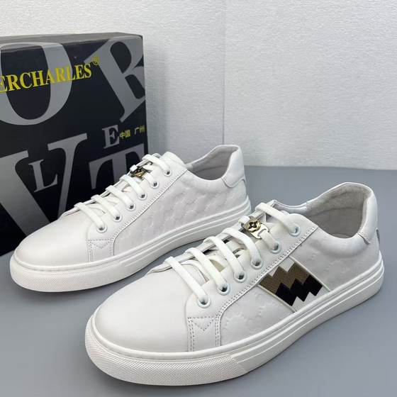 Brand code break processing outdoor popular men's shoes Korean version low-top cowhide white shoes foreign trade new versatile board shoes
Brand code break processing outdoor popular men's shoes Korean version low-top cowhide white shoes foreign trade new versatile board shoes