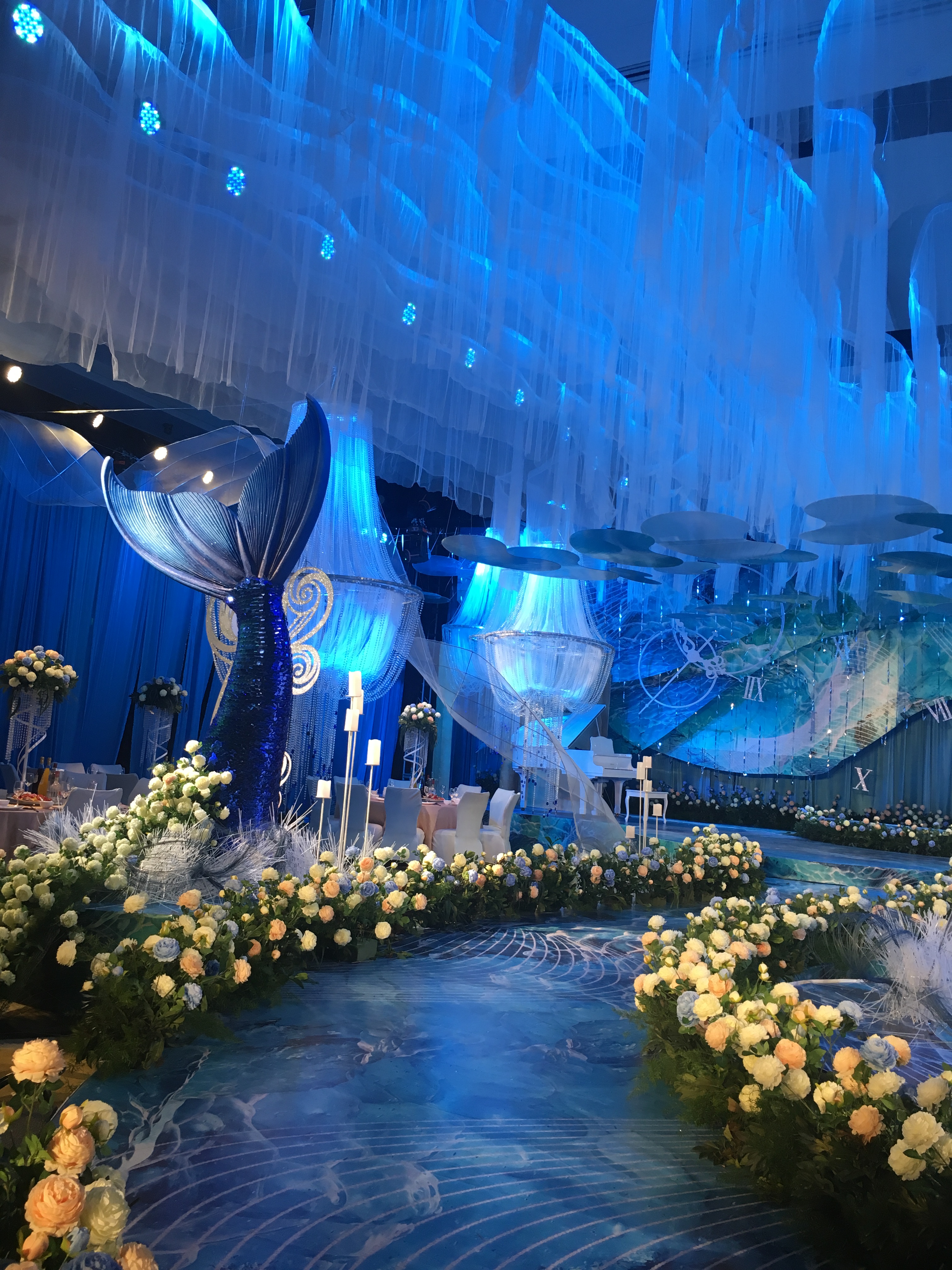 婚庆道具云顶纱幔吊顶纱婚礼线帘美人纱吊顶舞台云朵吊顶纱t台裙_双氙