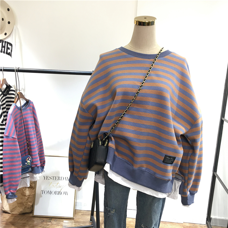 2019 Spring Festival South Korea Splicing White Side Fake Two Strip Color Loose Head Sweater Woman Round Tide