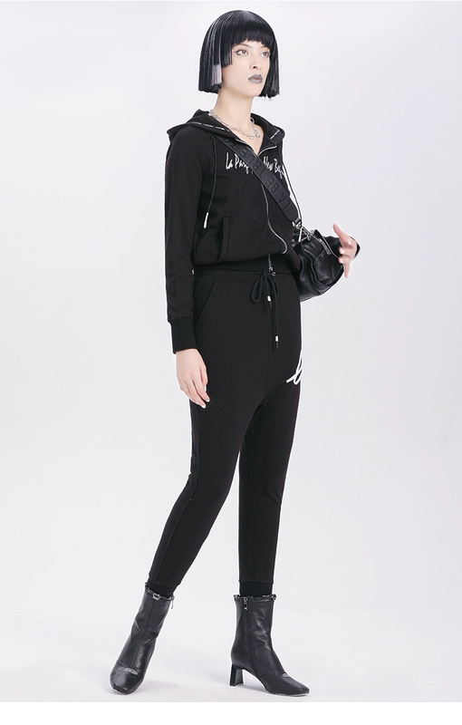 Lapargay Napajia cá tính mới thời trang thư thêu đại bàng bay vá thêu áo khoác ngắn màu đen của phụ nữ - Áo khoác ngắn