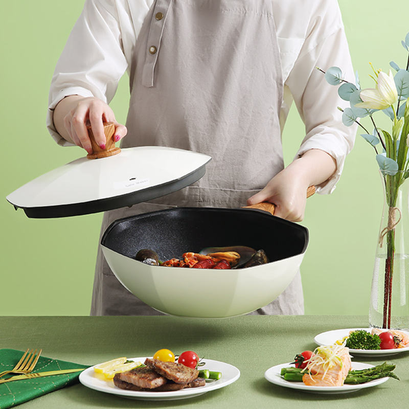 多年厨房经验,炒菜还是不粘锅好