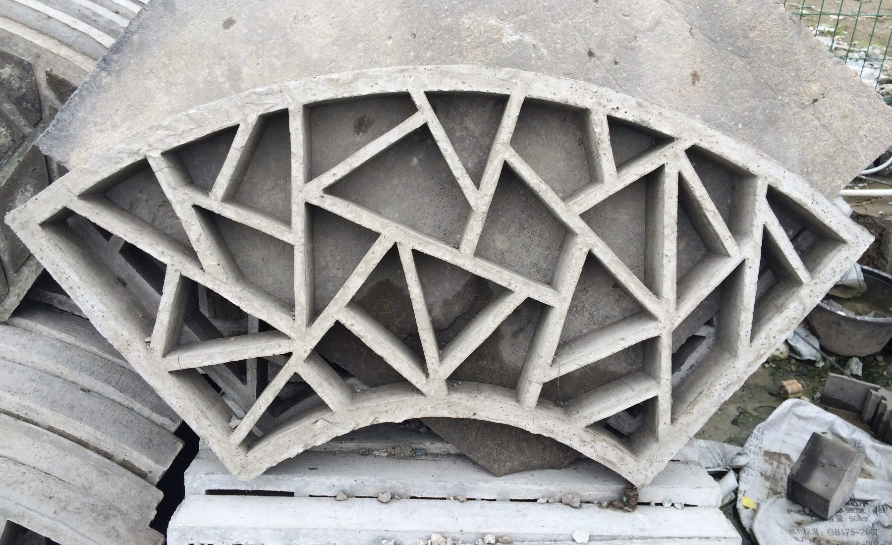 徽派古建花窗 冰梅格 冰裂纹 扇形仿古水泥花窗 a109 114*55