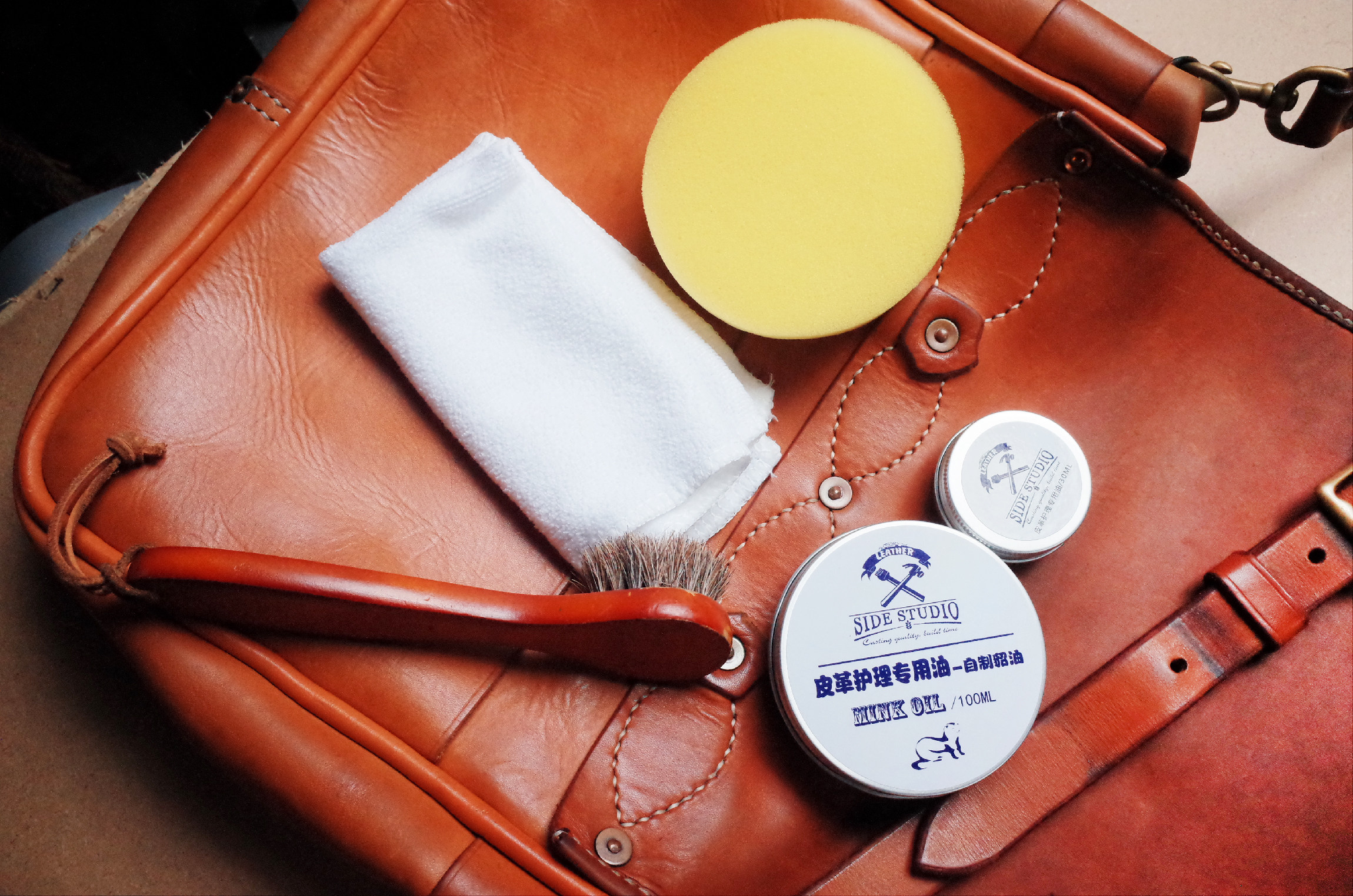 皮真牛皮革护理保养油 貂油黄狼膏 皮衣皮包鞋保养 | 蓝冠手工皮具网