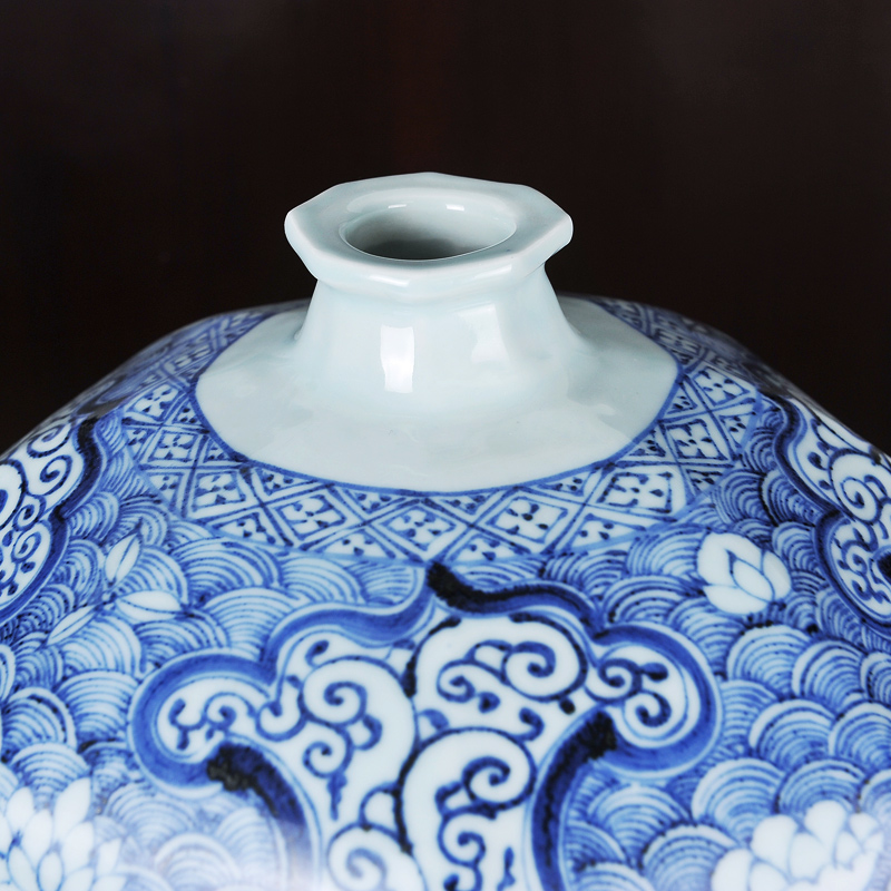 Jingdezhen ceramics antique blue - and - white youligong pinch flower name plum bottle vase household craft sitting room adornment furnishing articles