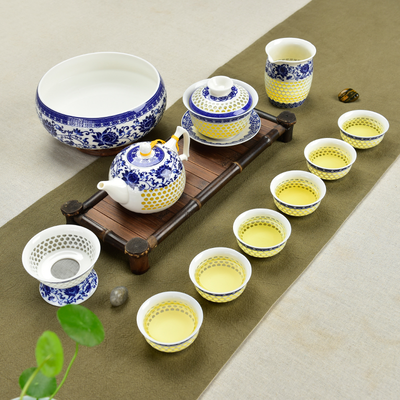 Palettes nameplates, exquisite tea sets suit honeycomb hollow out of the blue and white porcelain ceramic kung fu tea ice crystals honeycomb teapot teacup