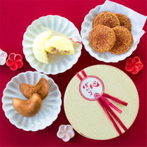 Japan direct mail Hakata specialty food Feng Meian Strawberry pastry Seafood Senbei combination gift box to send couple snacks