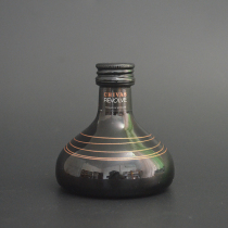Small Wine Wine version Chivas Chivas 50ml glass vial REVOLVE mini black decoration collection