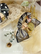 Wedding hand gift female companion wedding transparent acrylic silk towel gift box portable practical creative birthday gift