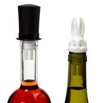 Israel Peleg Design Rabbit wine Bottle Splitter and sealing stopper Barney pour 2 glasses of wine at the same time