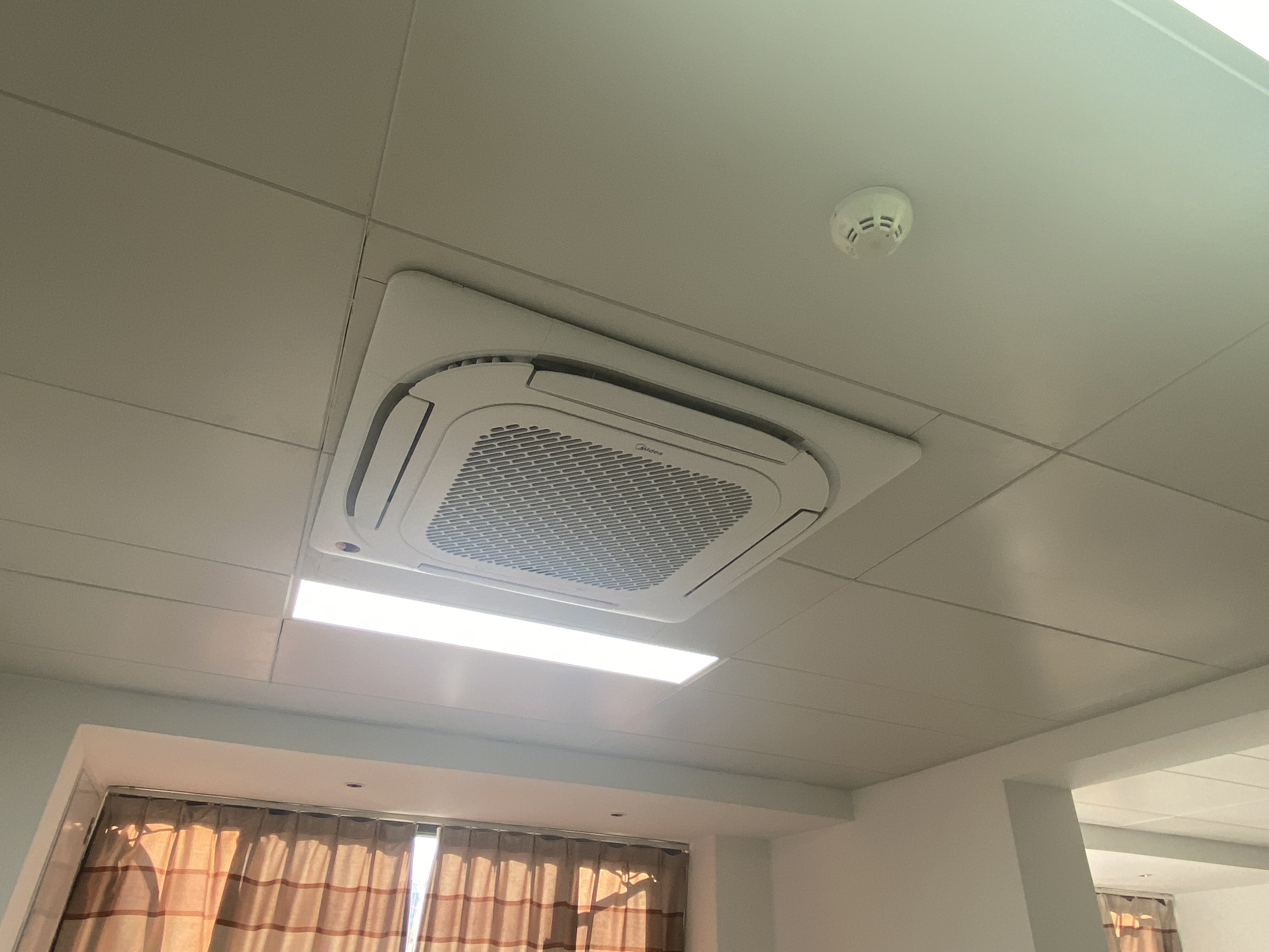 美的3匹嵌入式天花机吸顶空调家用一拖一天井机变频中央空调rfd