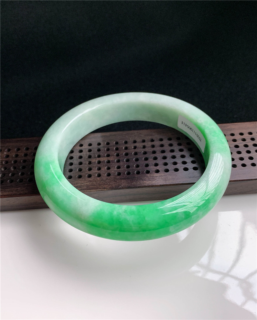 一元拍卖 翡翠玉正品飘绿手镯缅甸老坑a货 重量70.98g圈口55.6mm