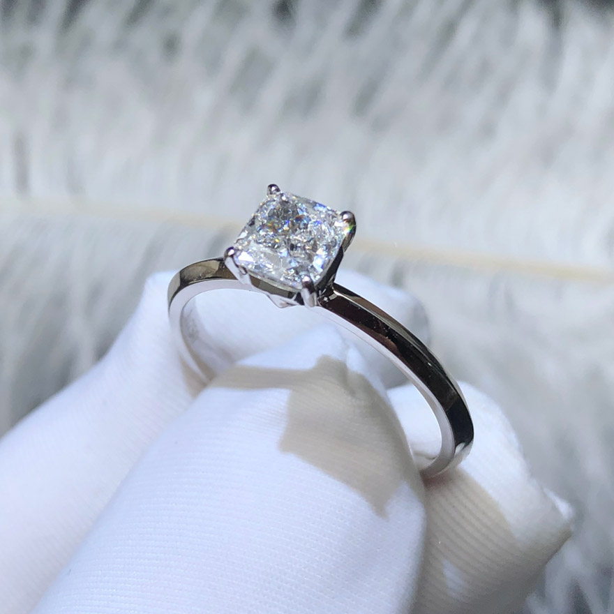 gia证书0.70克拉 g颜色vs2净度 ex vg天然垫型钻石 送18k 戒托