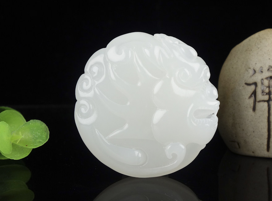 省吴春强大师好货 和田玉白玉 吉祥兽头挂件 55.8g