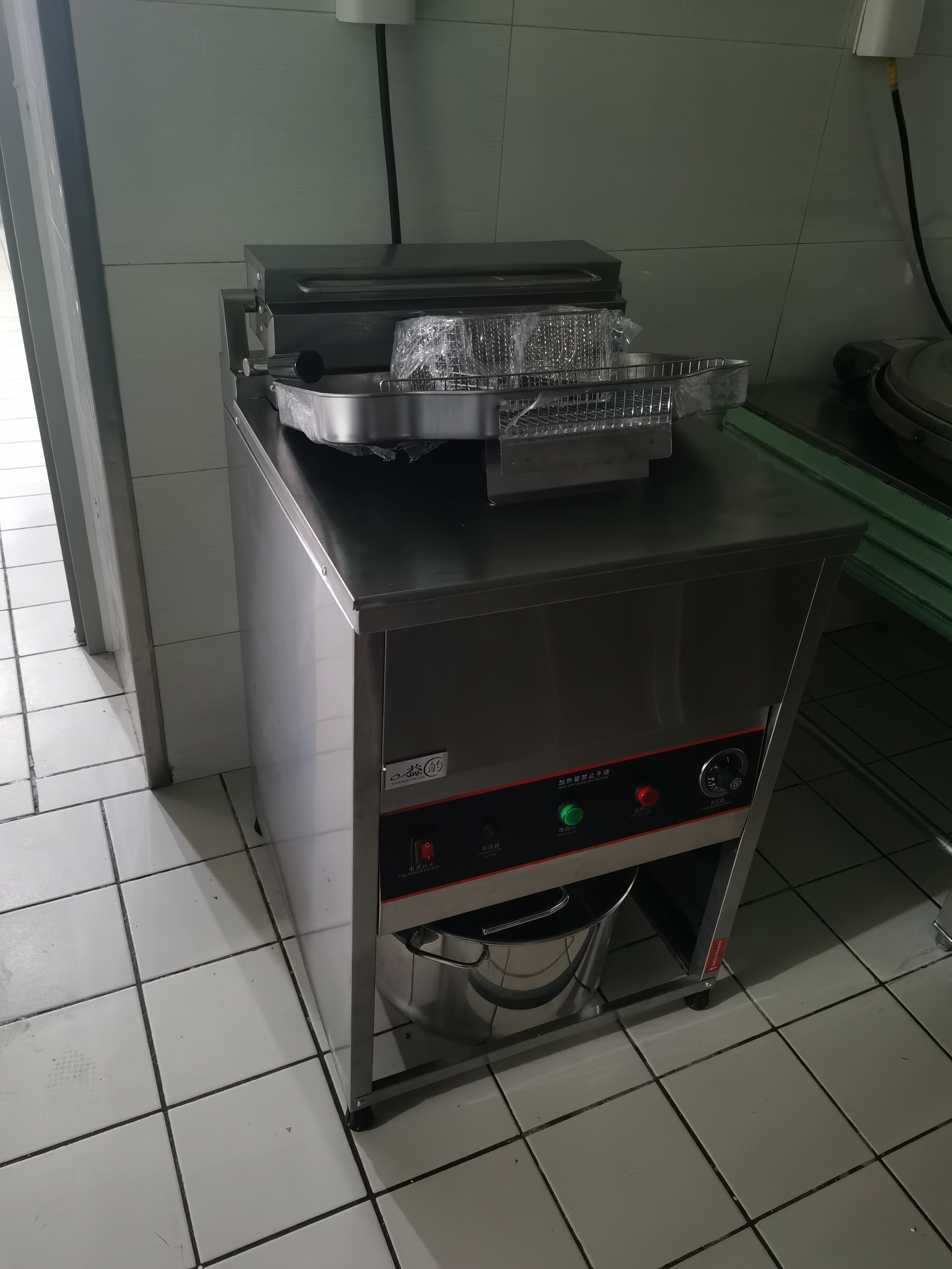 益的商用大容量油炸锅恒温电炸炉燃气炸锅液化气立式炸鸡全套设备