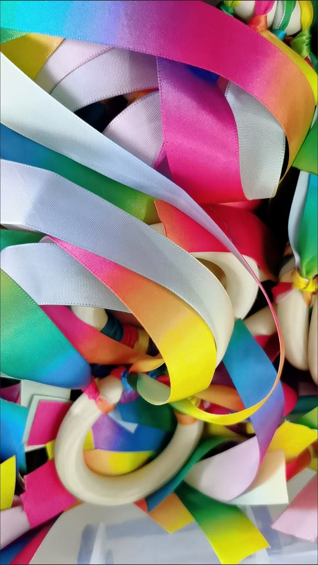 彩虹飘带手摇铃铛幼儿园早操器械儿童舞蹈专用运动会入场创意道具