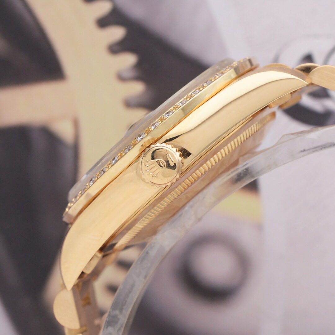 红宝石满天星[9.8新]劳力士星期日历型后镶钻自动机械男表18238