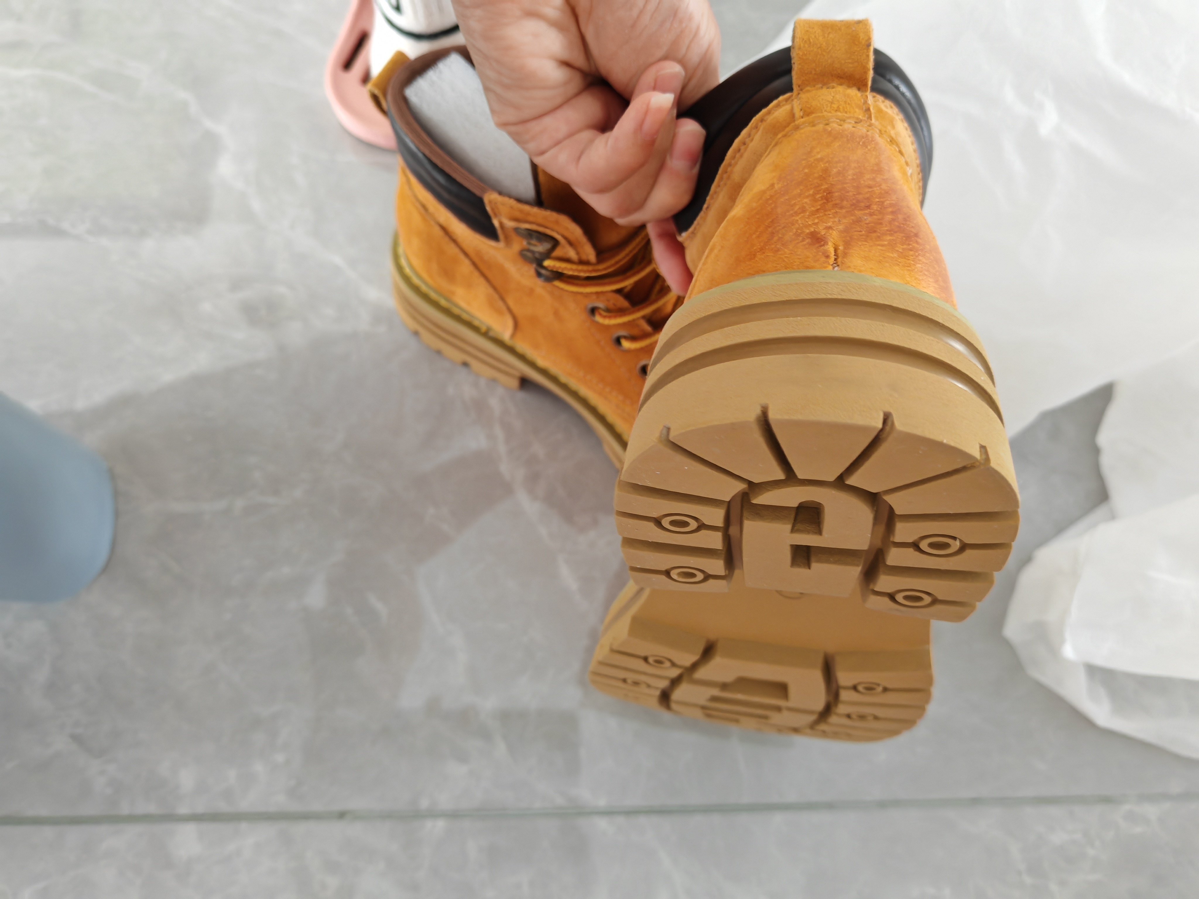 踢不烂男士大黄靴2024秋季爆款大黄蜂工装靴高帮厚底登山马丁靴潮