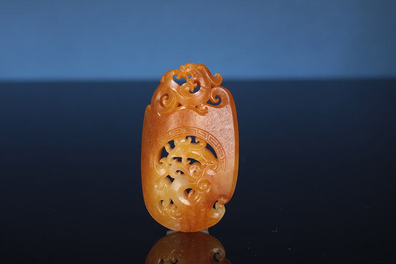 苏州名家仝杰作品《龙凤呈祥》和田玉黄沁籽料挂件-苏州玉雕馆