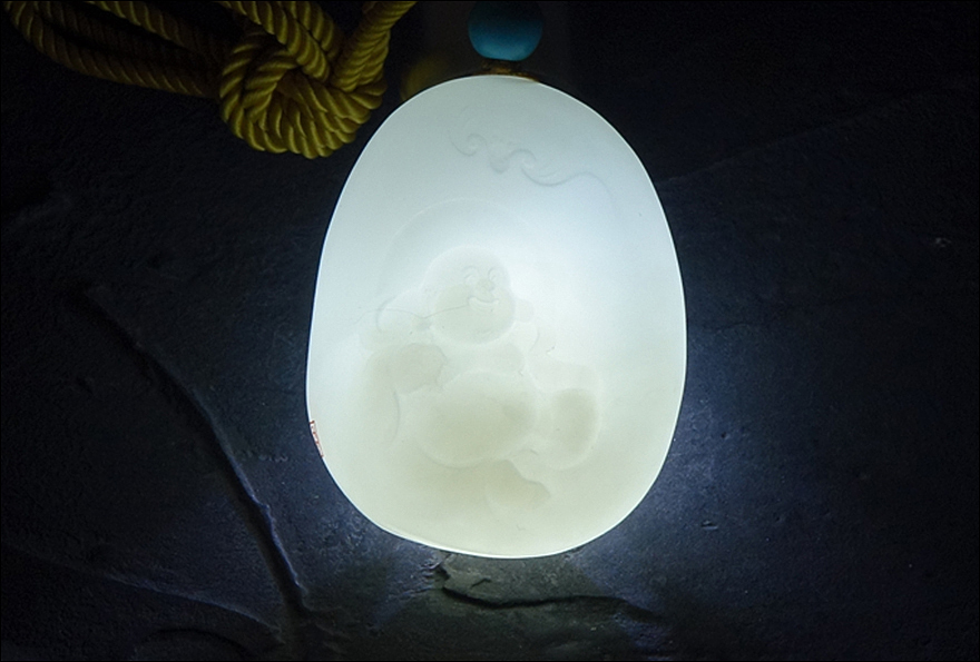 一级白过灯羊脂玉 大师闫小波工作室作品和田玉笑佛73.4238克