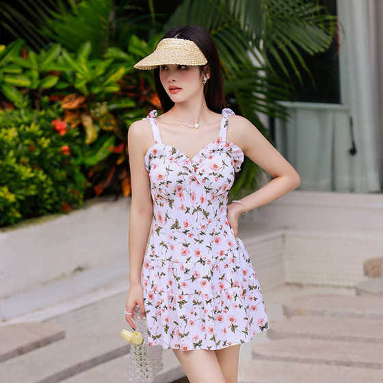 2023 new one-piece swimsuit for women, covering belly and making them look slim and sexy bikini vacation hot spring swimming suit
2023 new one-piece swimsuit for women, covering belly and making them look slim and sexy bikini vacation hot spring swimming suit