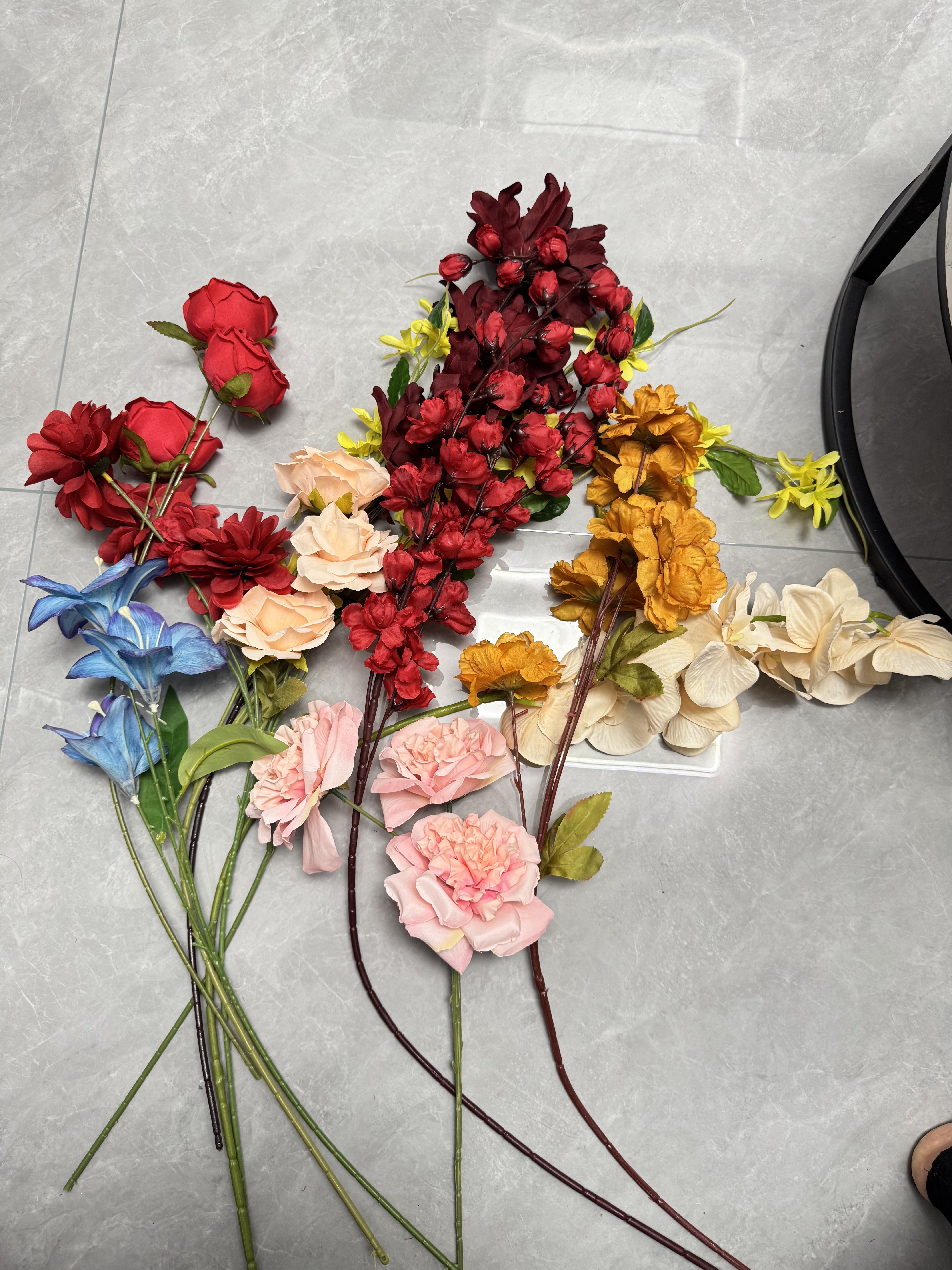 婚庆婚礼花艺红色花材背景装饰插花玫瑰尤加利仿真花室内客厅摆设