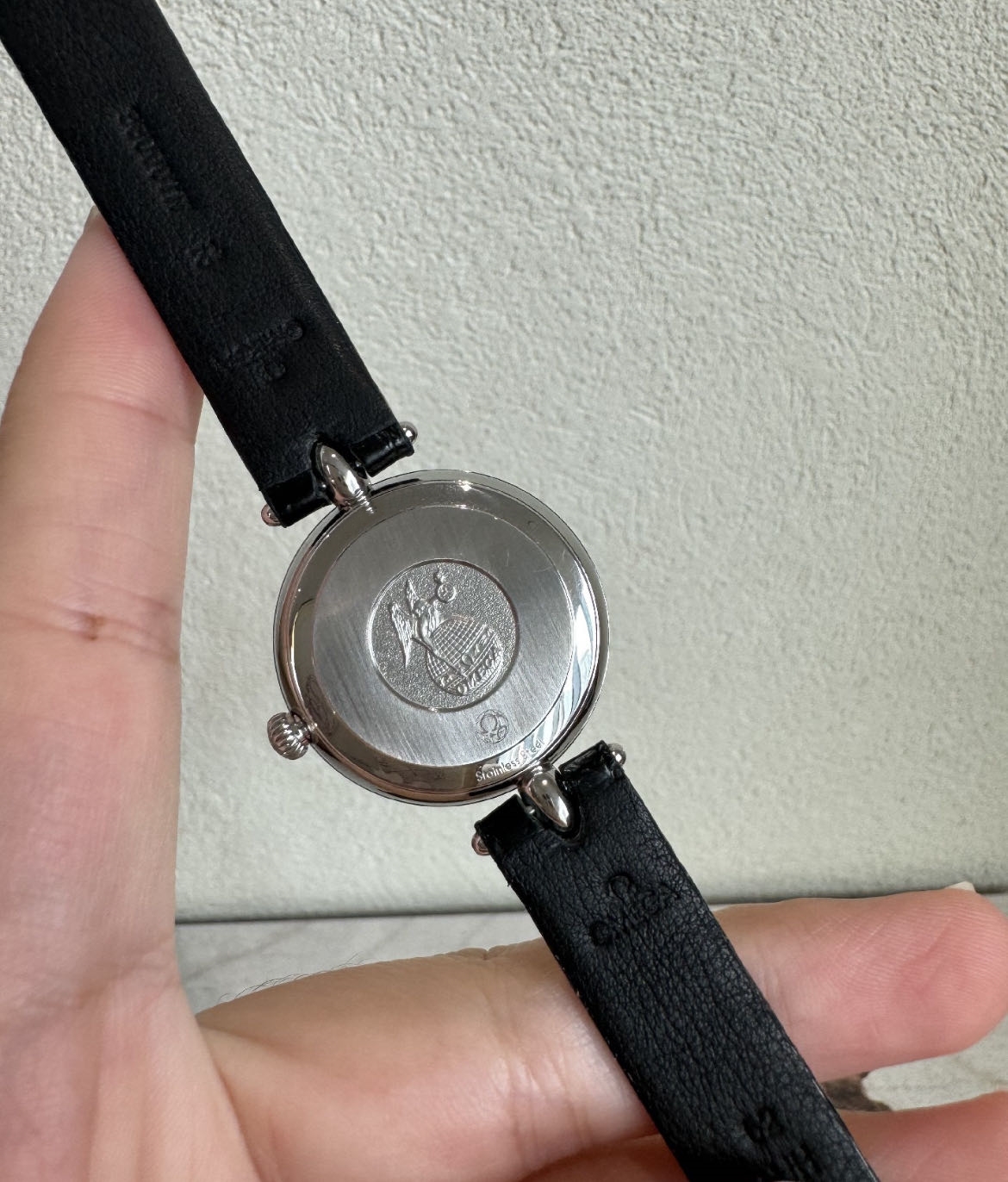 2折95新欧米茄瑞士蝶飞424.18.27.60.51.001精钢后镶钻石英女表