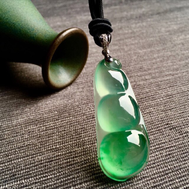 醉牛翡翠 一元起拍正在直播中,场面异常火. 来自周掌柜翡翠 - 微博