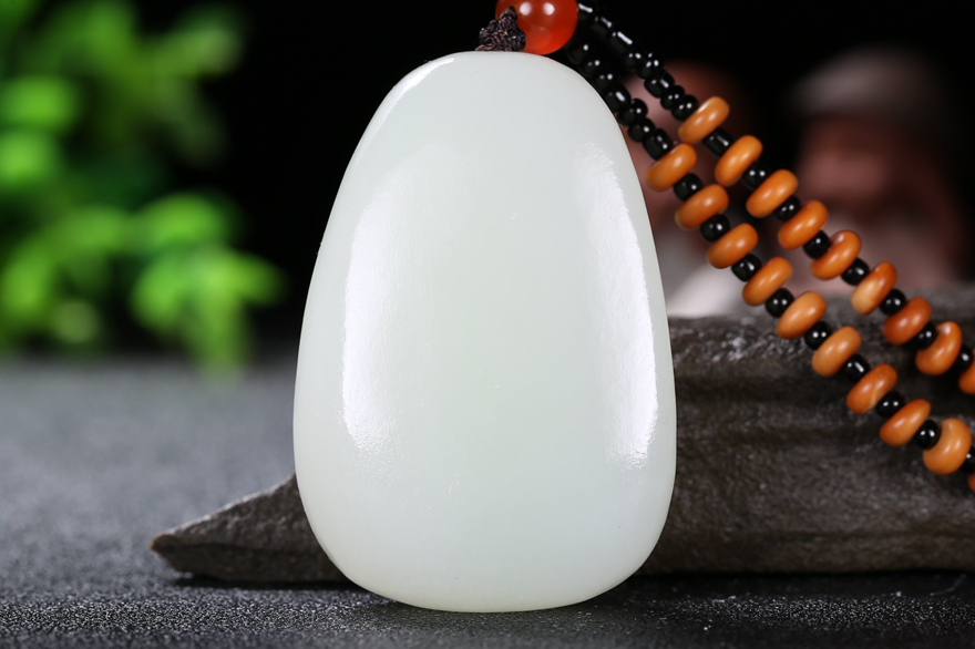 珍品特细无暇流油高白羊脂玉 和田玉羊脂玉龙河观音挂件77.0596g