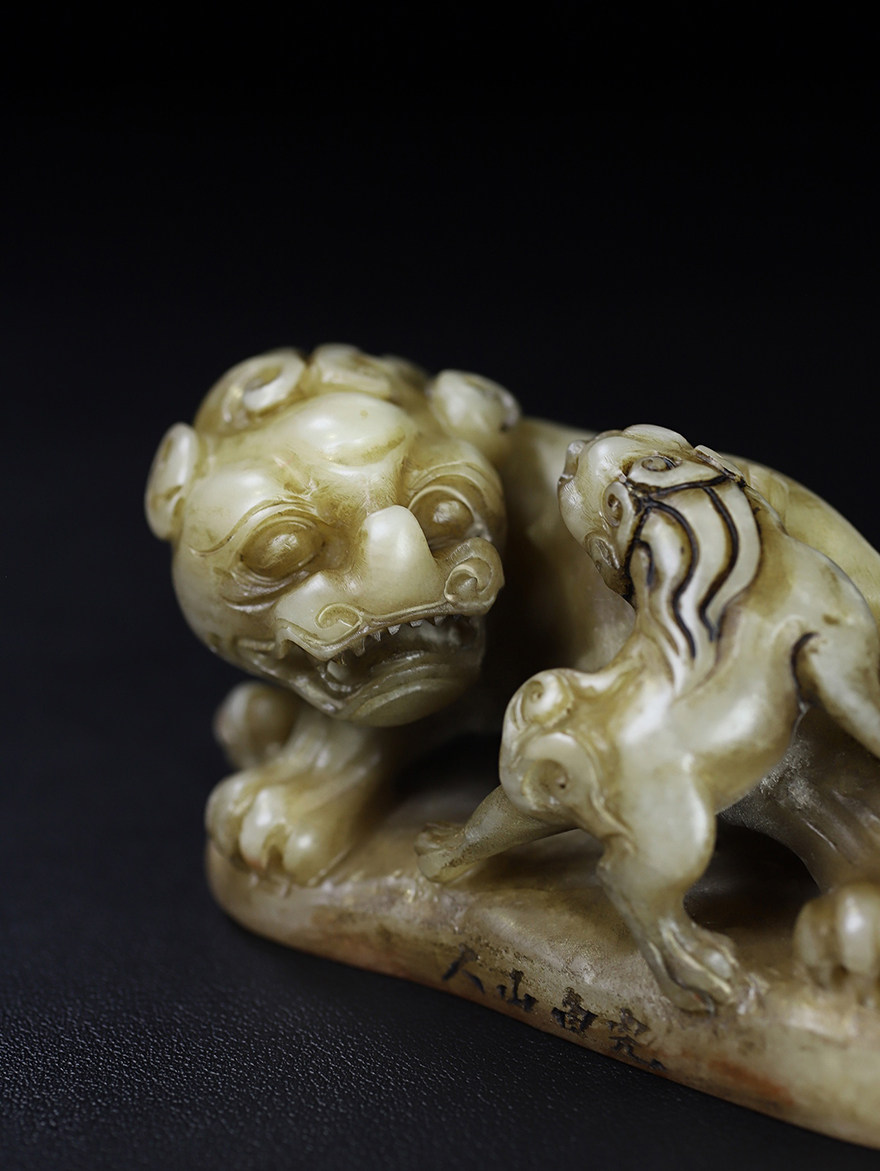 yd7979旧藏珍品寿山石印章《子母兽》