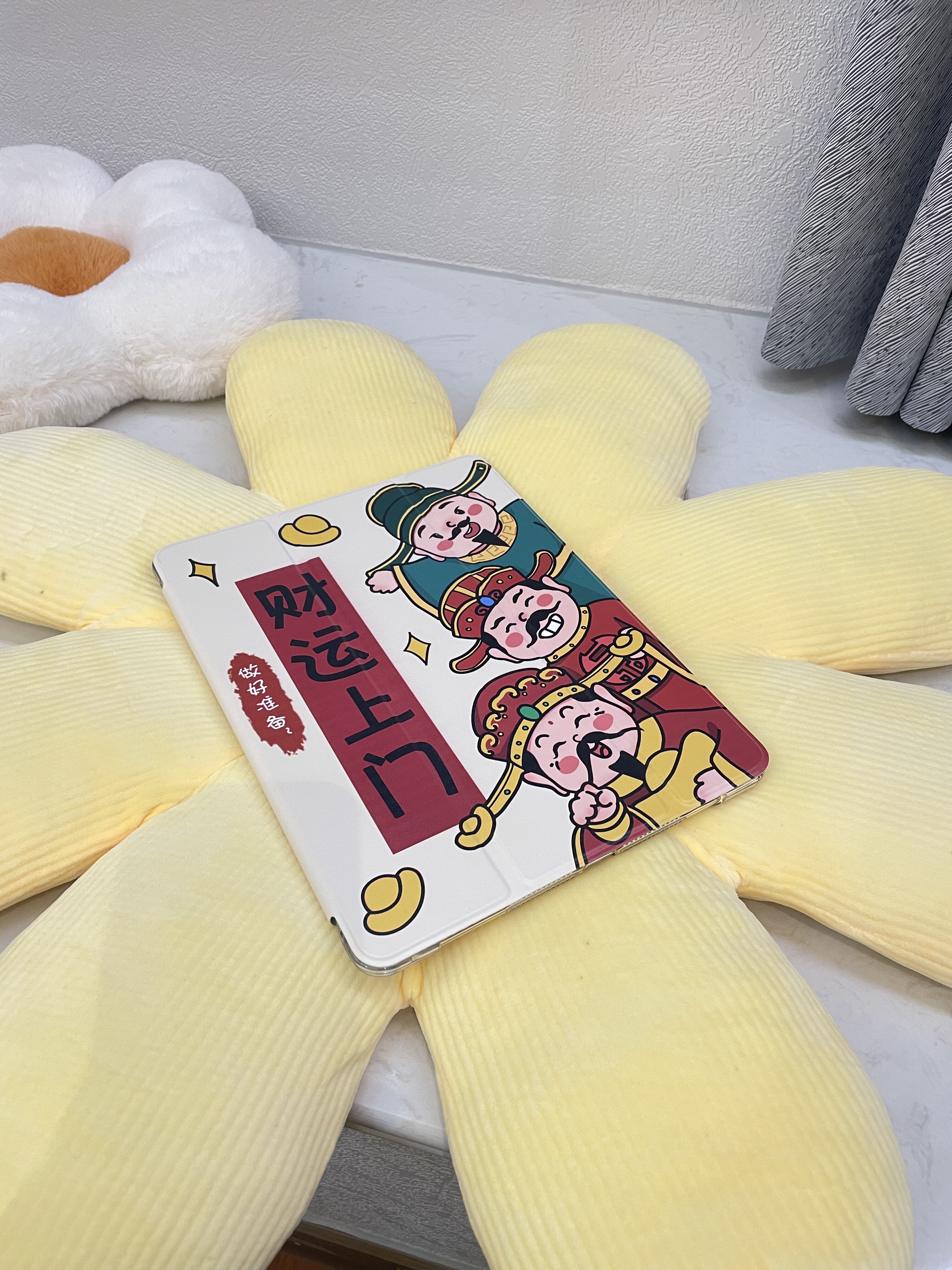 适用于ipadair5保护套创意趣味财神爷pro11三折硅胶防摔8/9/10代双面