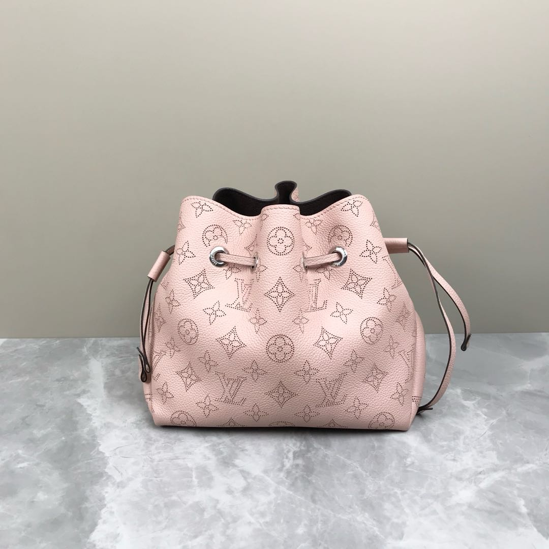 正品[9.8新]lv/路易威登樱花粉bella月光女神抽绳水桶包单肩女包