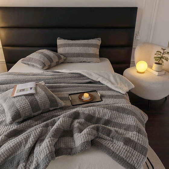 Class A repair rabbit velvet reverse lamb velvet blanket thickened winter blanket with Nordic sofa cover blanket single and double person
Class A repair rabbit velvet reverse lamb velvet blanket thickened winter blanket with Nordic sofa cover blanket single and double person