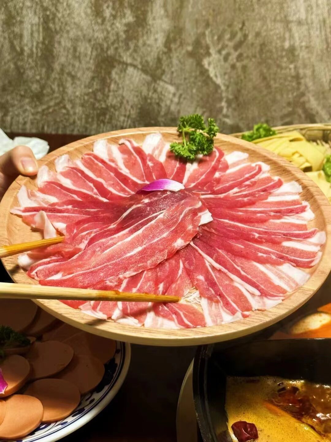 密胺仿木纹盘子创意烤肉店肉盘网红火锅店自助牛羊肉涮肉盘肥牛盘