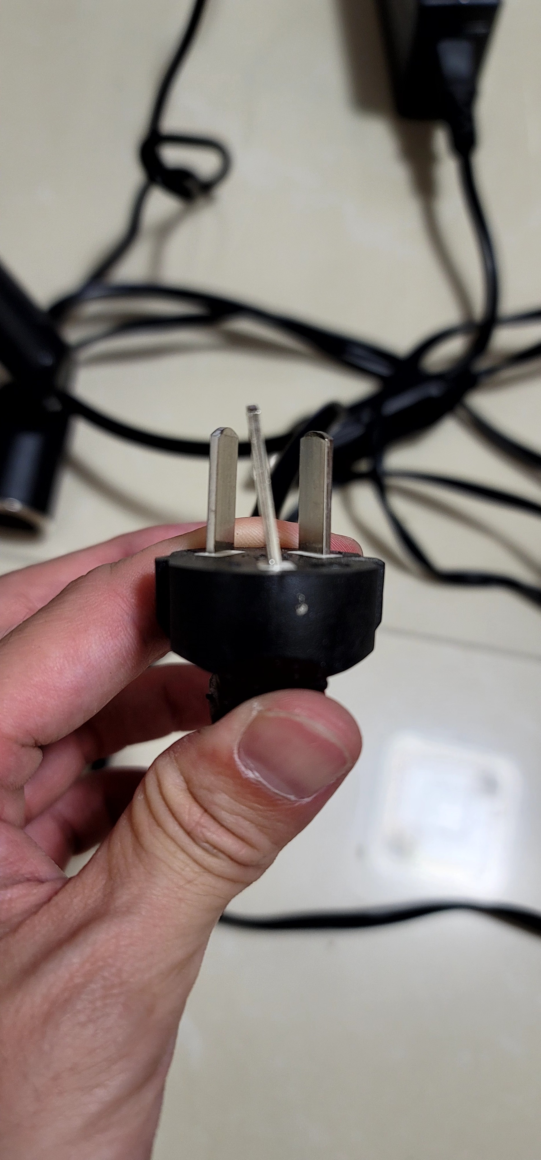车载电器转家用220v转12v电源转换器家用插头车载电器点烟转接头