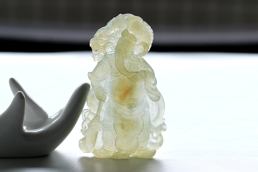 源头好货四会余良宝大师翡翠a货厚实冰种黄翡吊坠关公67.30克拍卖