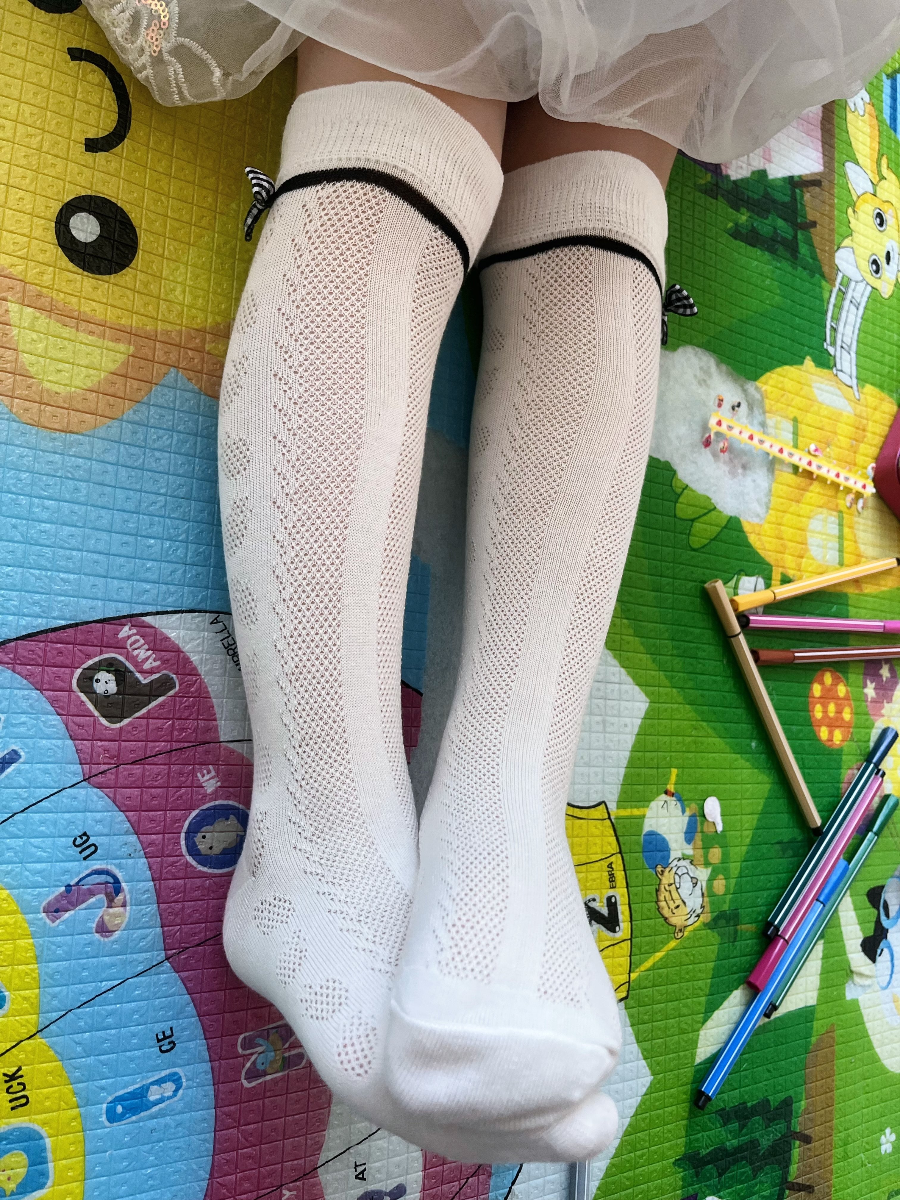 袜子质量很好,一点也不勒腿,款式也好看洋气.舒适透气