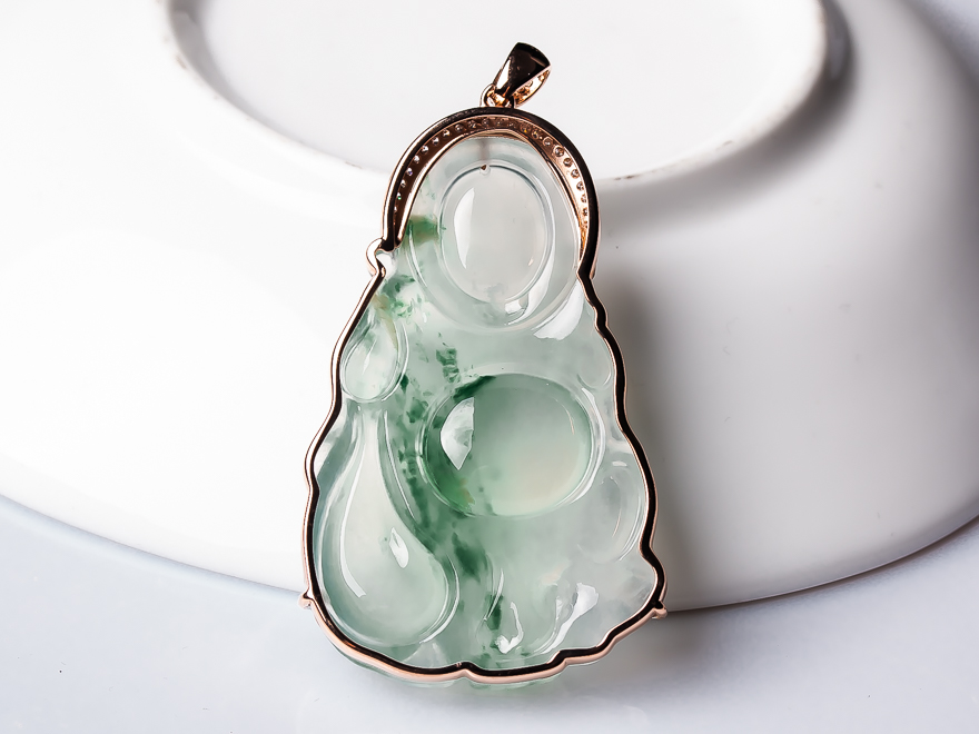 18k金镶嵌钻石老坑翡翠a货冰种飘彩布袋佛公吊坠 17.85克