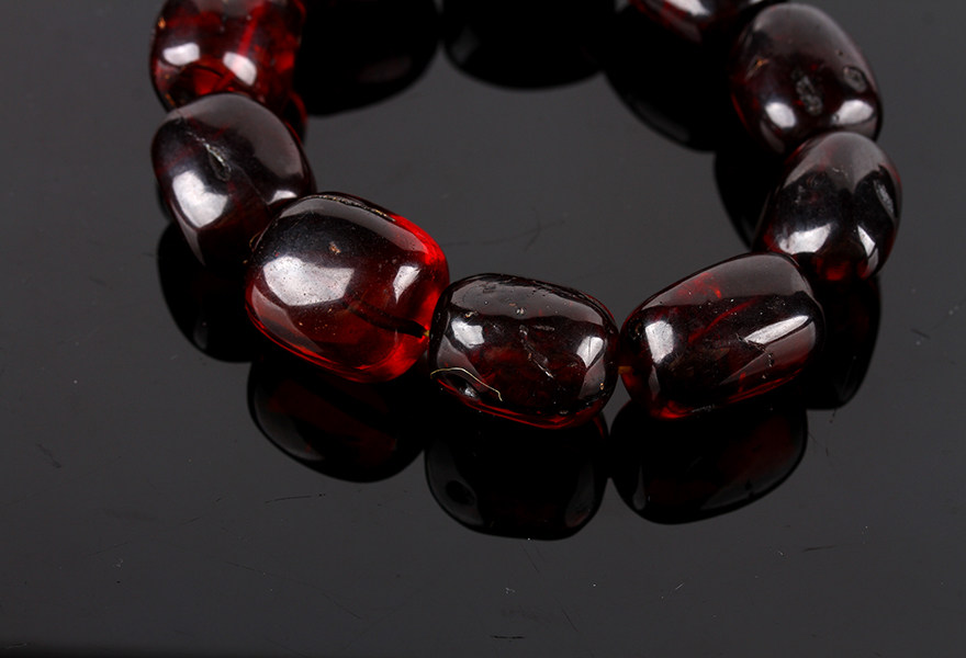 36.65克俄料色泽浓郁 酒红色 血珀琥珀随形手链手串养颜阿里拍卖