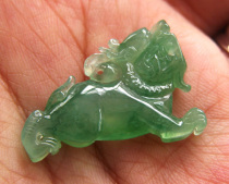 8723 fluorescent Cutter with a look at the sky The roar of the Pendant Pendant of the Three Crown Reputation Natural Emerald Sending the CMA certificate