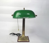 Old desk lamp (movie props rented 100 yuan per day)