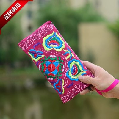 Special offer Yunnan national embroidery coin purse women's embroidered hand holding a key bag to go abroad gift tourist souvenirs Special offer Yunnan national embroidery coin purse women's embroidered hand holding a key bag to go abroad gift tourist souvenirs