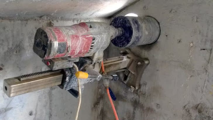 水钻打空调洞噪音大吗?