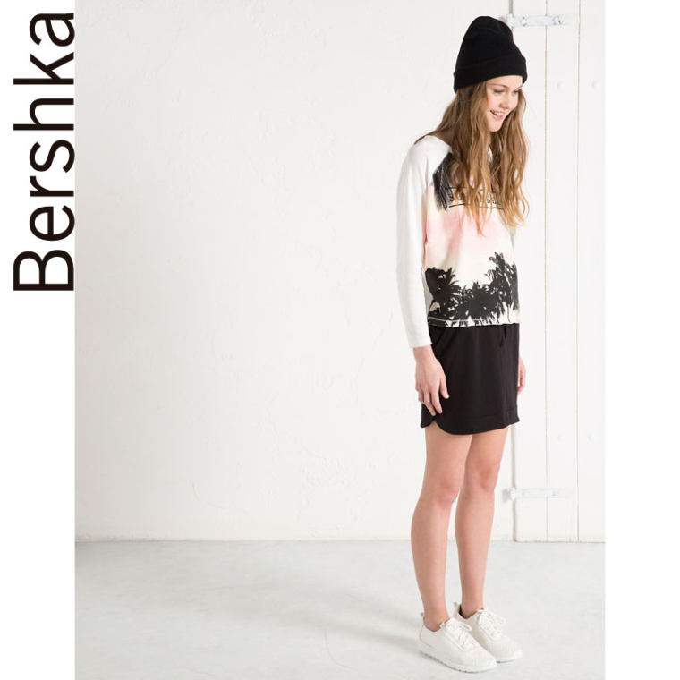 Bershka BSK 天鹅绒印花短裙 00755823