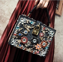 Diamond Bag Bag 2022 Autumn Winter Box Package locking head Case handbag Hollowed-out Carved Flower Inlaid Drilling Velvet Dinner Womens Bag