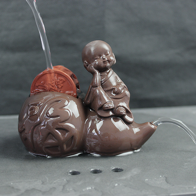 茶宠摆件宜兴紫砂喷水小和尚小孩撒尿童子可爱瓷娃娃创意茶具配件