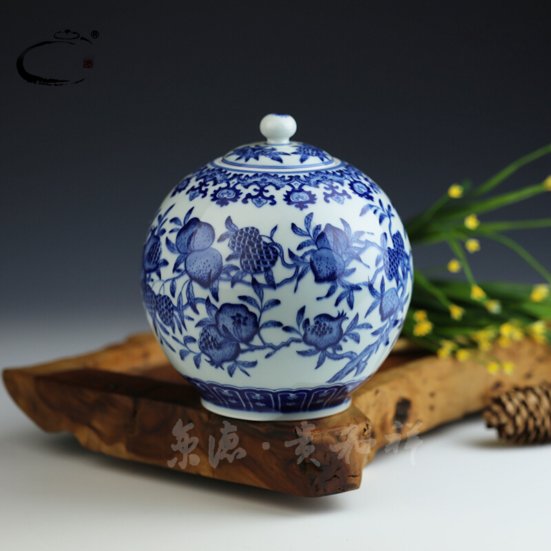 And auspicious jing DE tea ware jingdezhen ceramics by hand And receives loose tea storage POTS ferro longevity tea canister