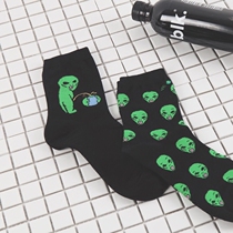 European and American original skateboard wind trendy socks retro midbarrel cotton socks men and women lovers stockings stockings