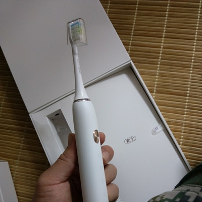 体验刷牙用尚朋堂电动牙刷怎么样，好不好用？这个是什么牌子