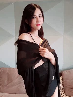 泳衣面料很舒服 做工精细 弹性很大 穿上很美 很显瘦 满意