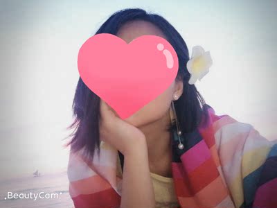 服务态度很好 物流很快 这么花的衣服居然一点都不掉色 也没有味道 冷了当披肩 热了挡阳光 穿泳衣可以外面套着穿 想拍美照也可以当衣服穿 一件多用 一整个旅行就靠它了 质量好也漂亮还多用途 好评满分！